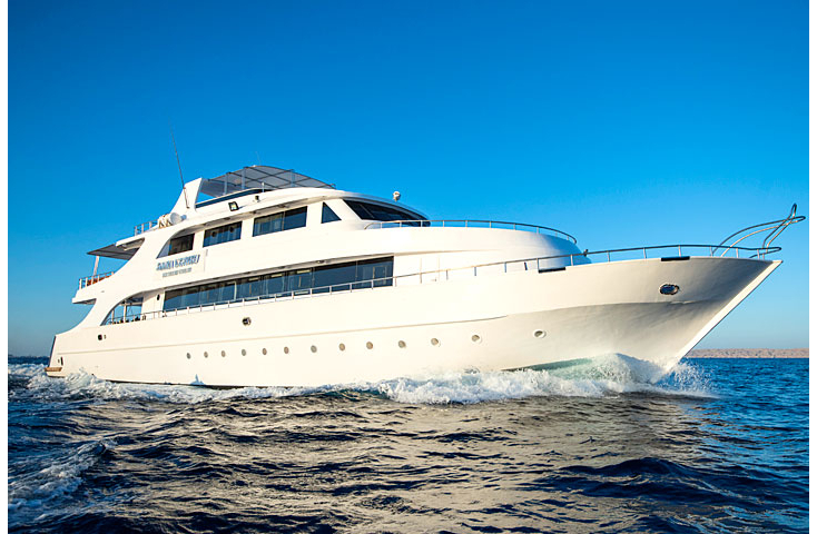 Samira Liveaboard på vandet