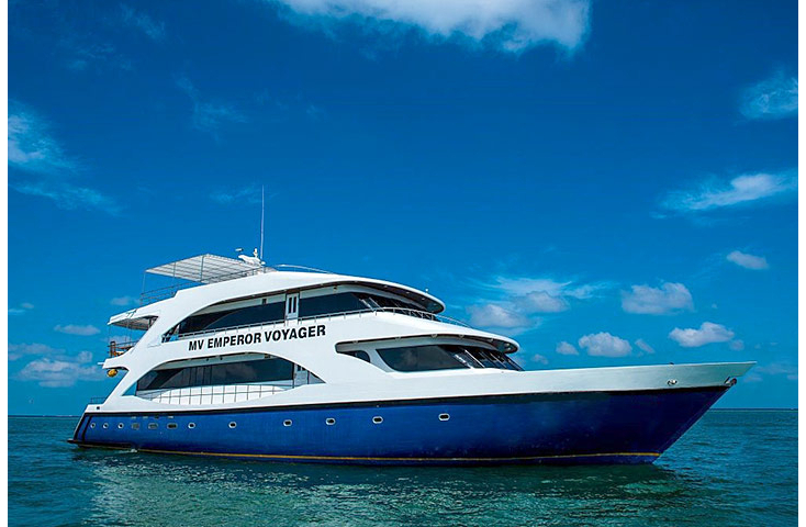 Emperor Voyager udefra