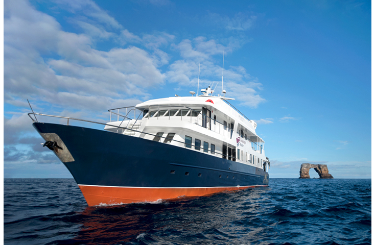 Galapagos Master liveaboard og Darwin Arch